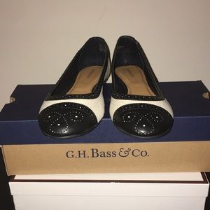 NWT round toe statement flats size 10